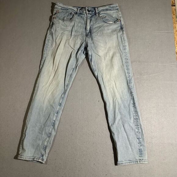American Eagle Outfitters Other - American Eagle Athletic Fit Jeans Mens 32x30 Lightwash Airflex + Faded